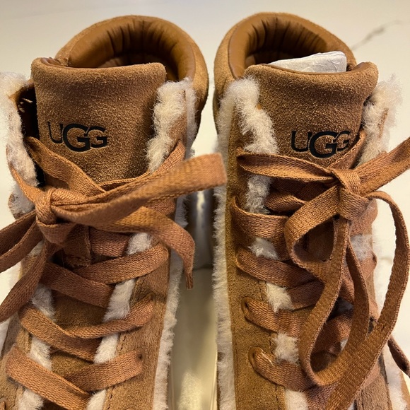 UGGS tan lace up suede high top shoe size 8.5, runs slightly small like a size 8 - Picture 11 of 11
